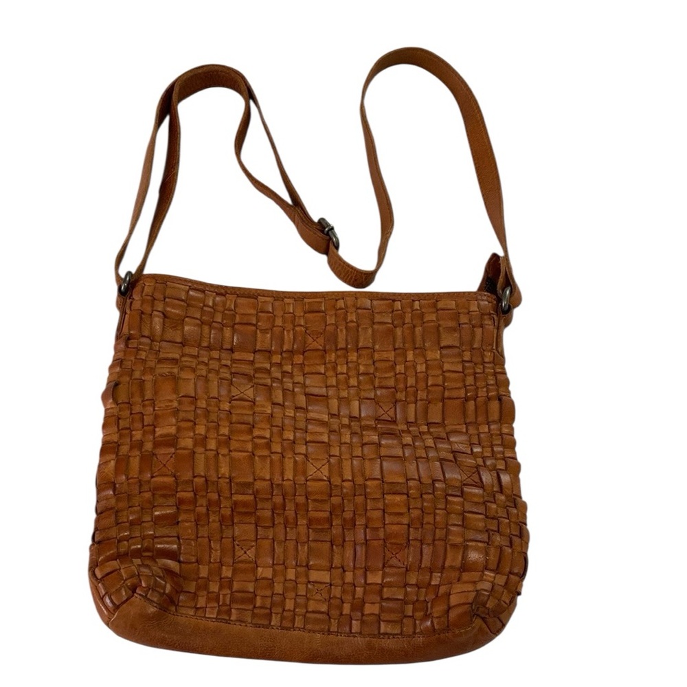 Brown Crossbody Bag with Intricate Weave and Adjustable Strap